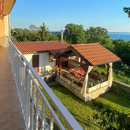 Pet Friendly In With Kitchen
